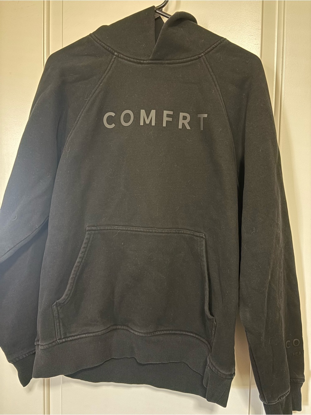 ⚫️⚫️⚫️⚫️ COMFRT Unisex Black Pullover Hoodie- Medium